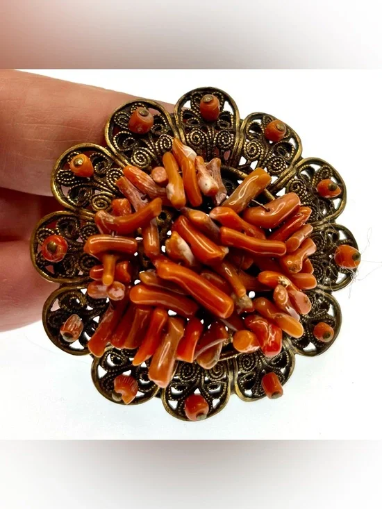 Vintage Coral Branch Cluster Brooch Gold Tone Filigree Mid Century Statement Pin - Picture 4 of 6